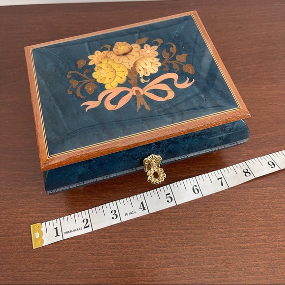 Traditional Italian Floral Fruit Wood Blue Swiss Musical Keepsake - Picture 8 of 9